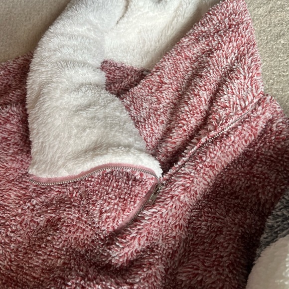 2 sherpas. Small. Adjustable zip collar. Soft and stretch with pockets. - Picture 6 of 14